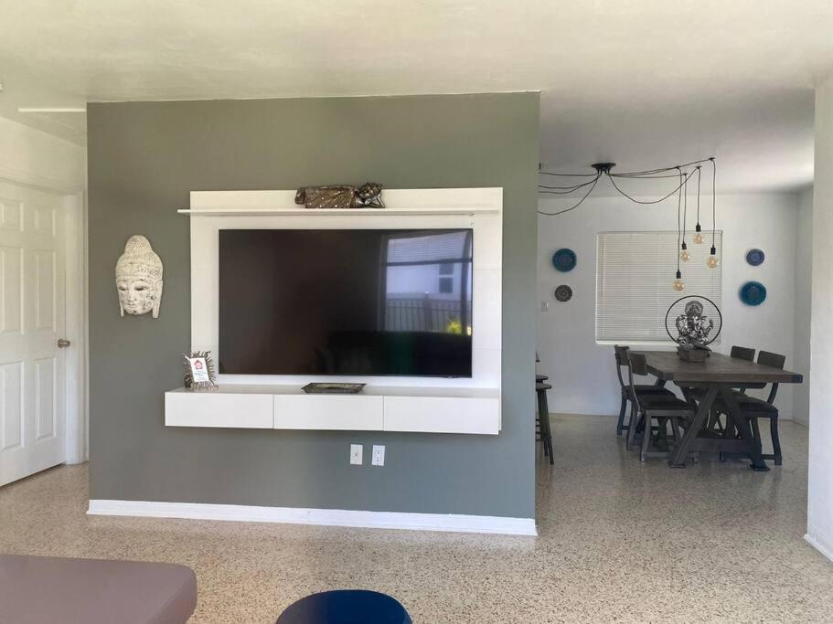 Stayover In Miami Home 2Br - 1Bth - Free Parking 外观 照片