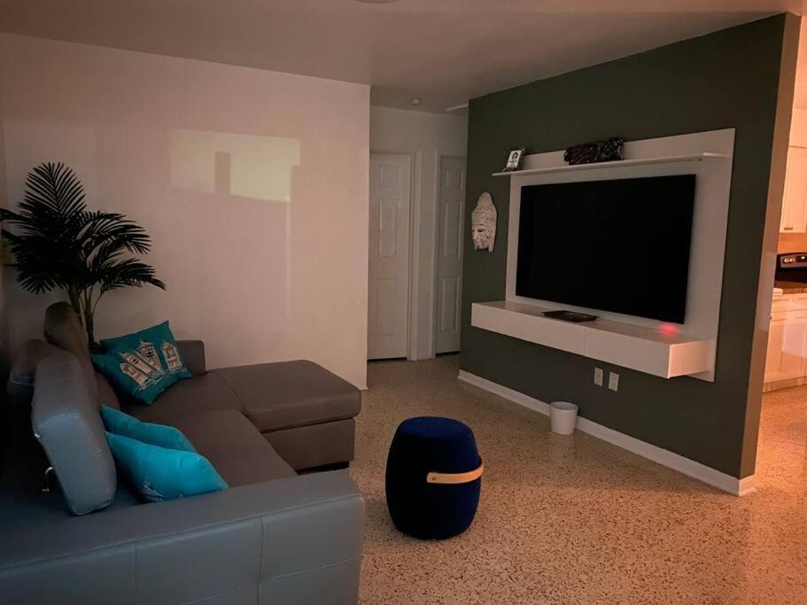 Stayover In Miami Home 2Br - 1Bth - Free Parking 外观 照片