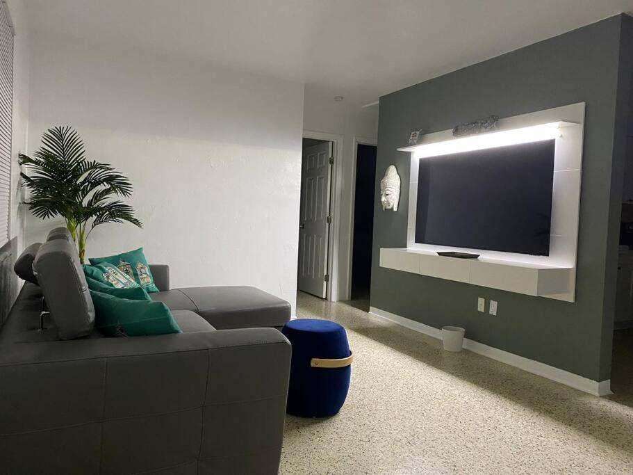 Stayover In Miami Home 2Br - 1Bth - Free Parking 外观 照片