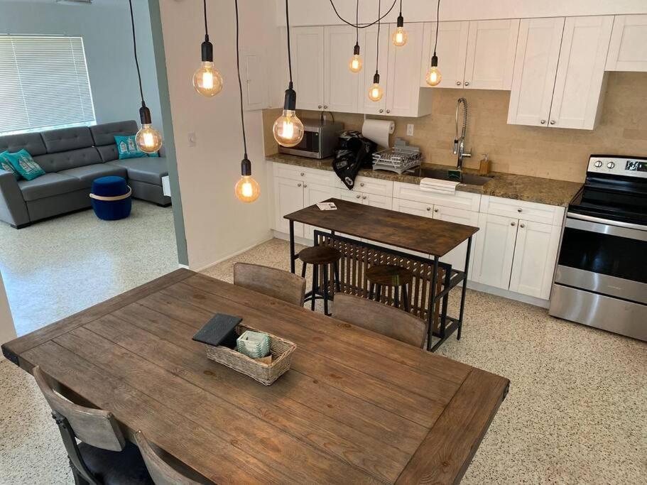 Stayover In Miami Home 2Br - 1Bth - Free Parking 外观 照片