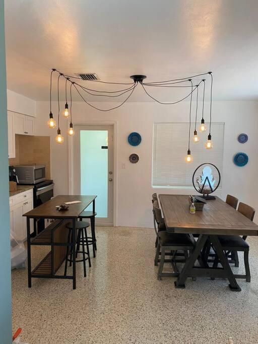 Stayover In Miami Home 2Br - 1Bth - Free Parking 外观 照片